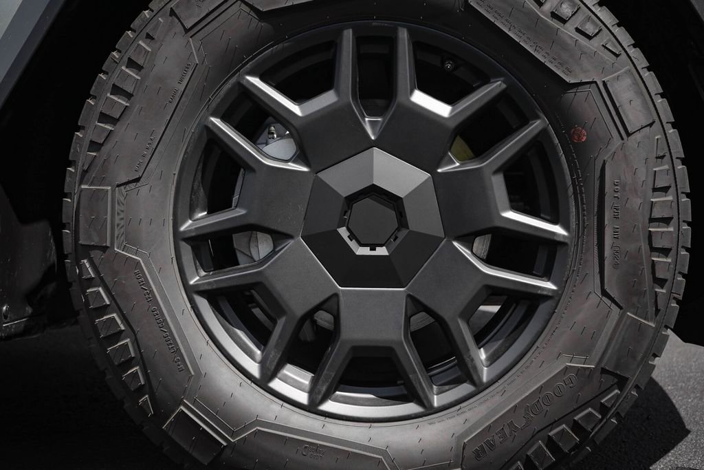 Used 2024 Tesla Cybertruck AWD Crew Cab image 11