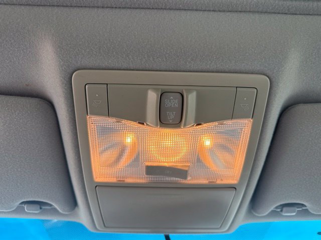 Used 2010 Toyota Avalon XLS FWD image 33