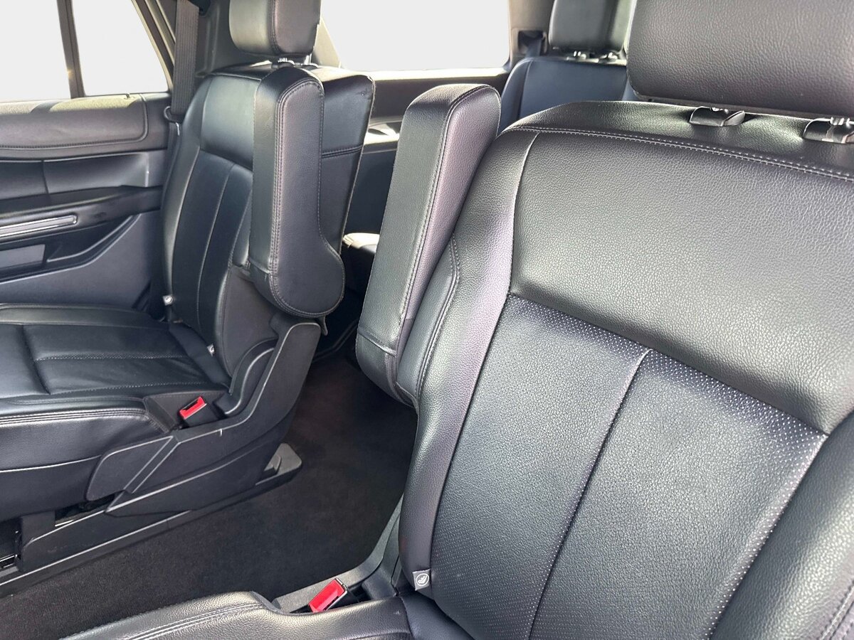 Used 2020 Ford Expedition XLT w/ Equipment Group 202A RWD image 13