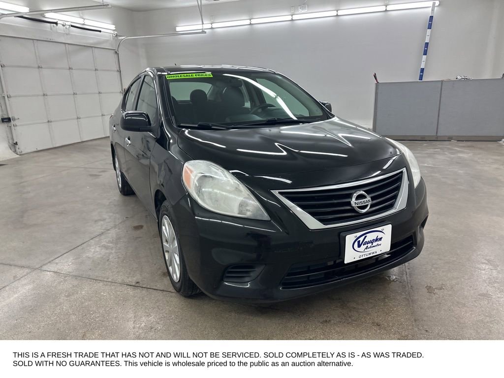 Used 2014 Nissan Versa SV image 3