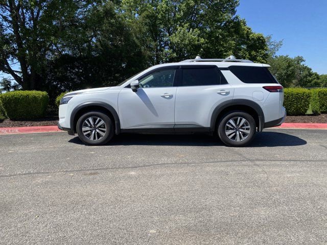 Used 2025 Nissan Pathfinder SL AWD/4WD image 9
