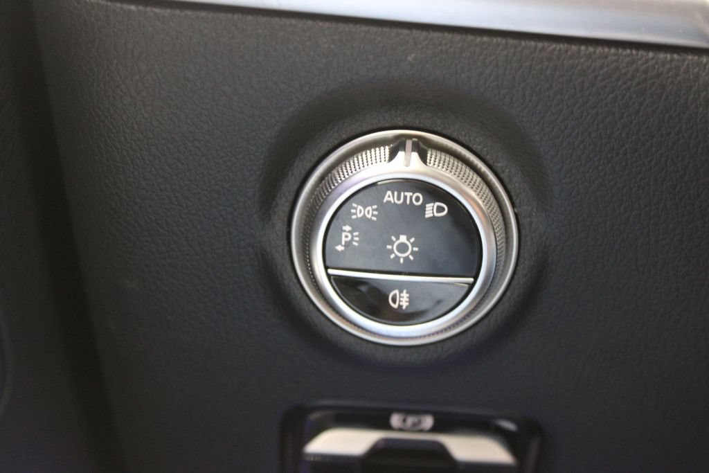 Used 2025 Mercedes-Benz C 300 Sedan image 35