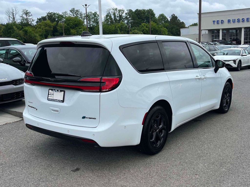 Used 2024 Chrysler Pacifica Limited FWD image 28