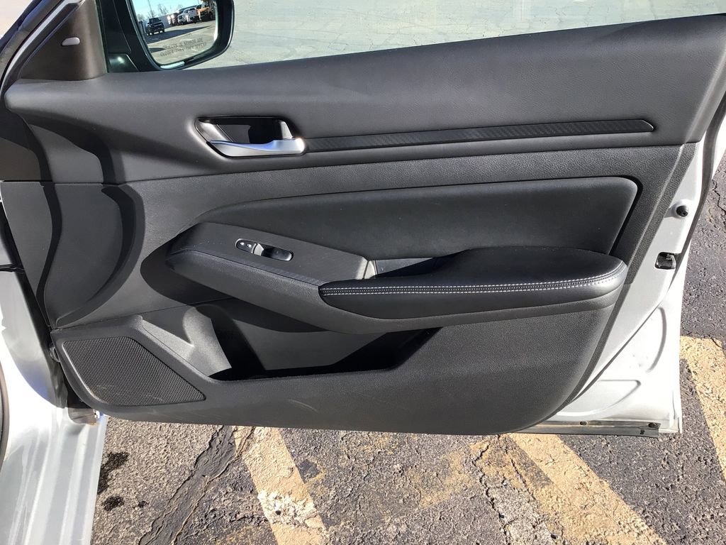 Used 2024 Nissan Altima 2.5 SV image 7