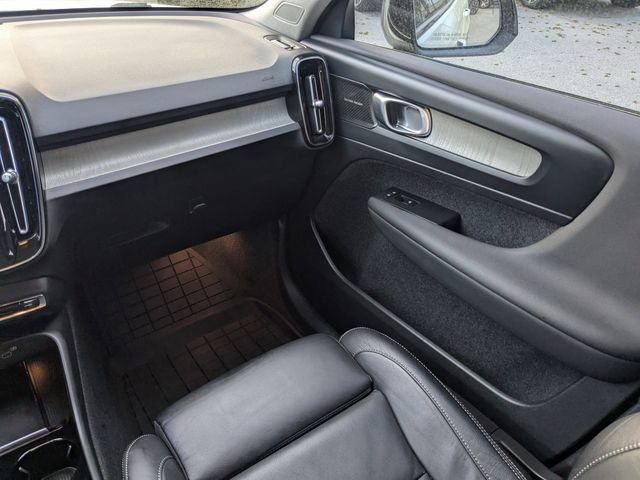 Certified 2023 Volvo XC40 B5 Ultimate w/ Protection Package Premier image 22