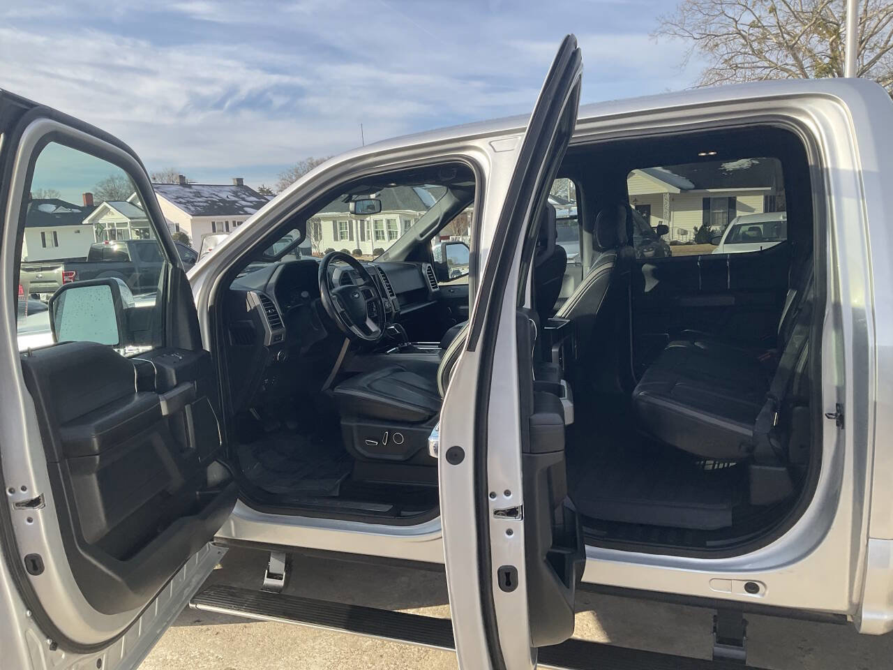 Used 2019 Ford F150 Platinum w/ Equipment Group 701A Luxury image 9