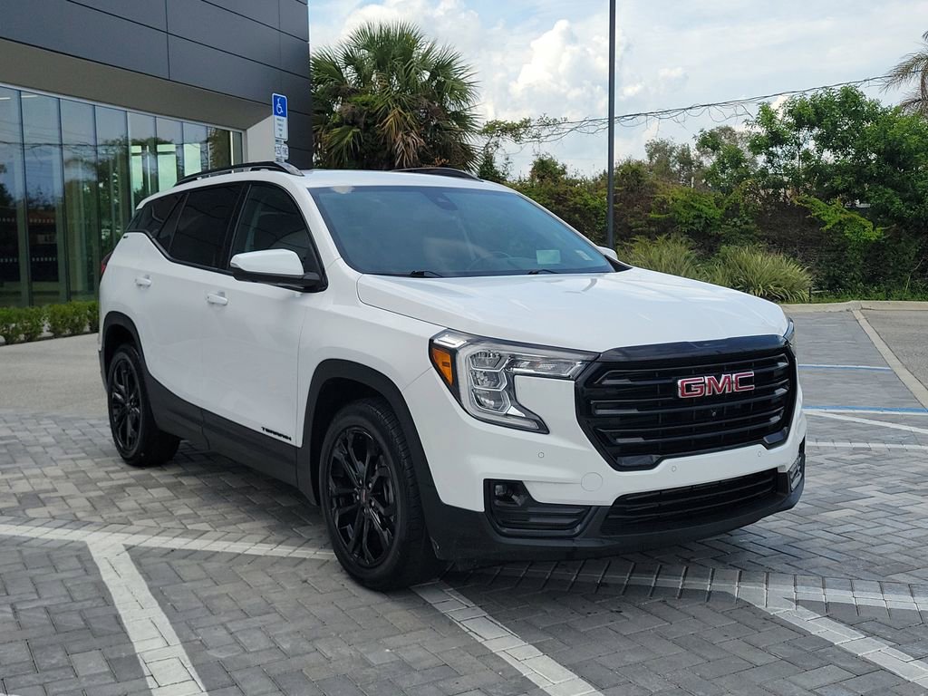 Used 2022 GMC Terrain SLT w/ Tech Package FWD image 7