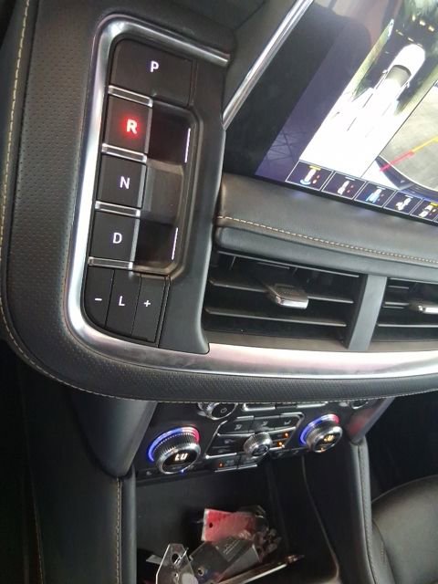 Used 2024 GMC Yukon SLT w/ SLT Luxury Package RWD image 13