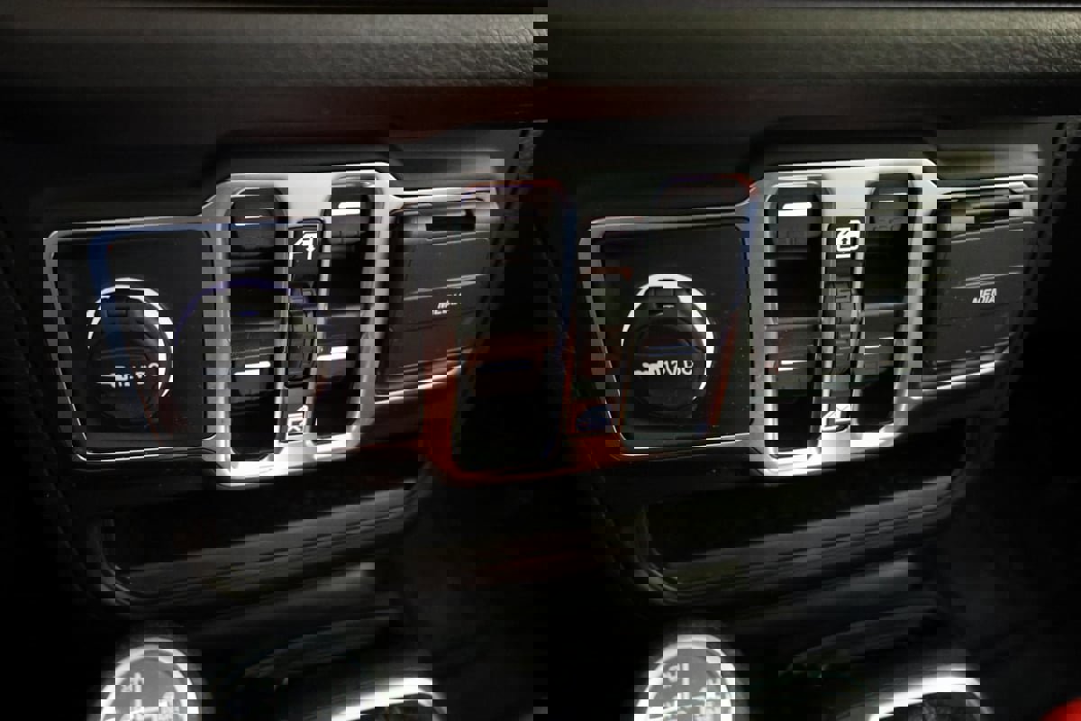 Used 2024 Jeep Wrangler Unlimited w/ Convenience Group image 27