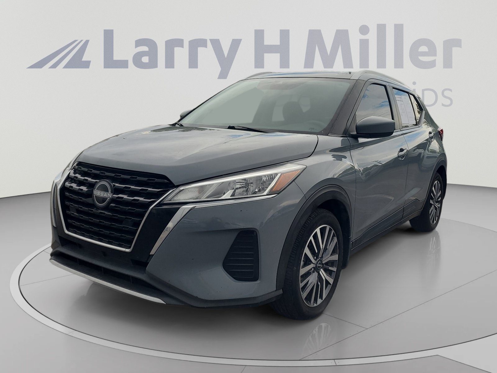 Used 2024 Nissan Kicks SV FWD image 1