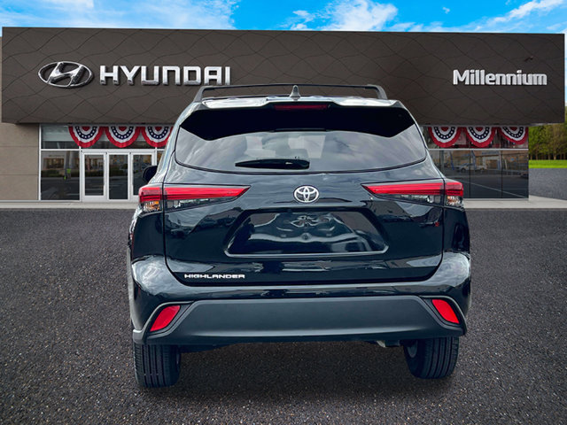 Used 2023 Toyota Highlander L FWD image 6