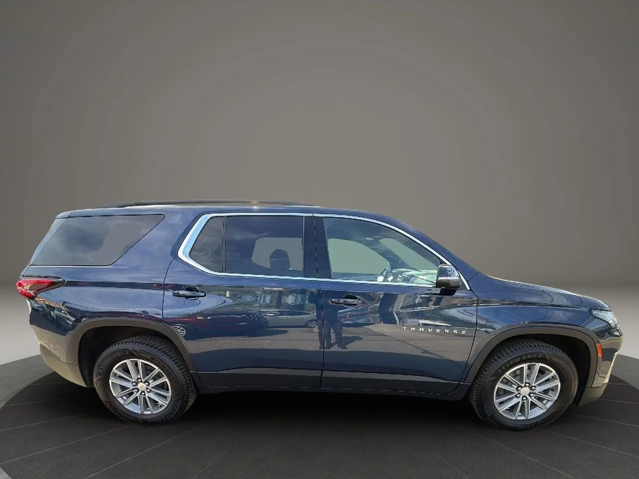 Used 2022 Chevrolet Traverse LT AWD/4WD image 4