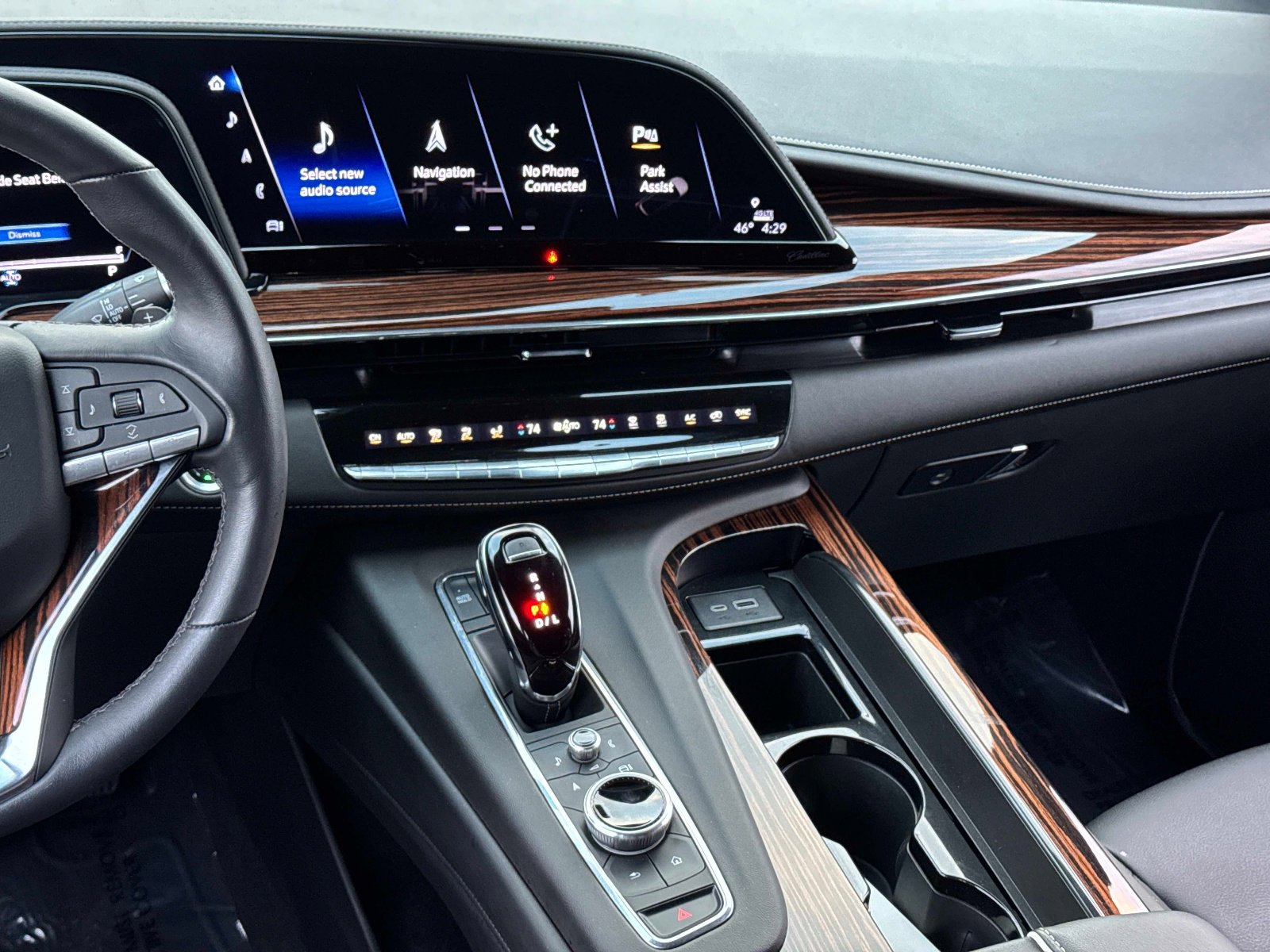 Used 2024 Cadillac Escalade Luxury image 3