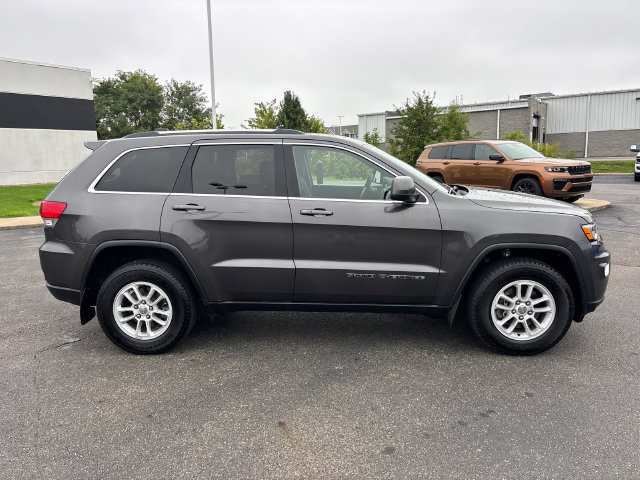 Used 2019 Jeep Grand Cherokee Laredo AWD/4WD image 8