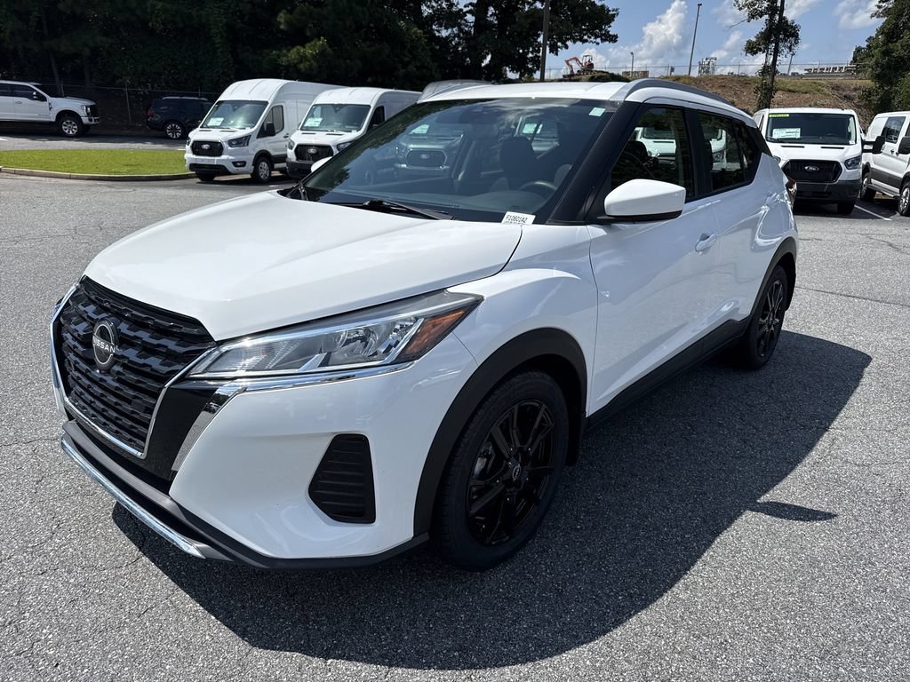 Used 2022 Nissan Kicks SV FWD image 3