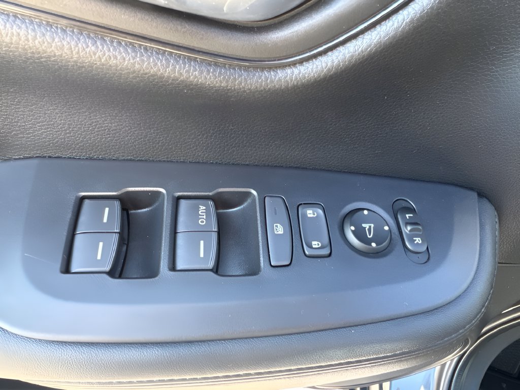 Used 2025 Honda HR-V LX image 23