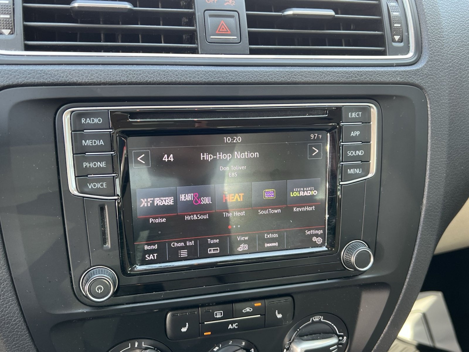 Used 2018 Volkswagen Jetta SE FWD image 19