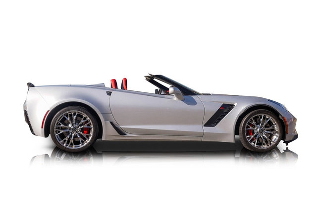 Used 2015 Chevrolet Corvette Z06 w/ 3LZ Preferred Equipment Group image 2