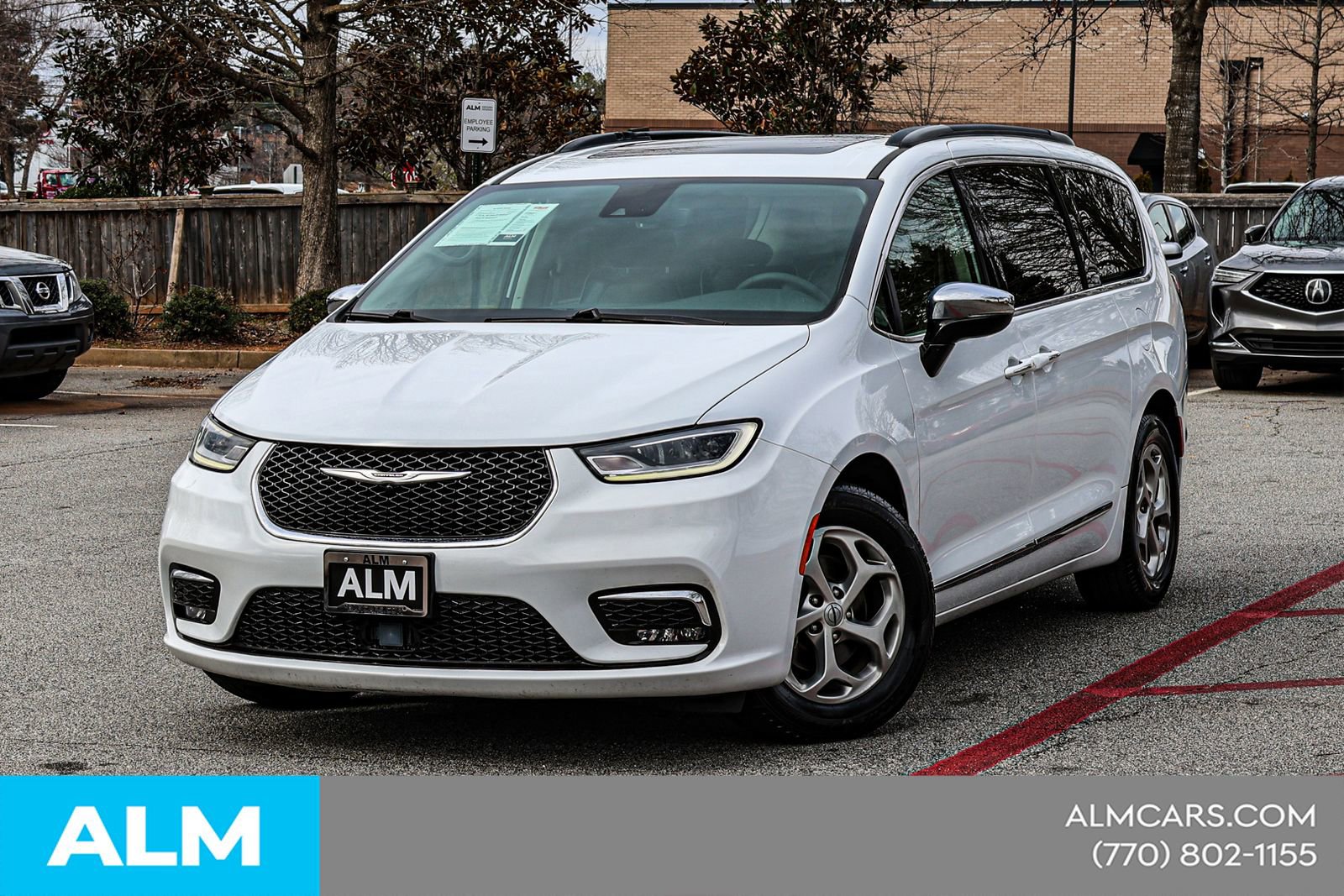 Used 2023 Chrysler Pacifica Limited image 1