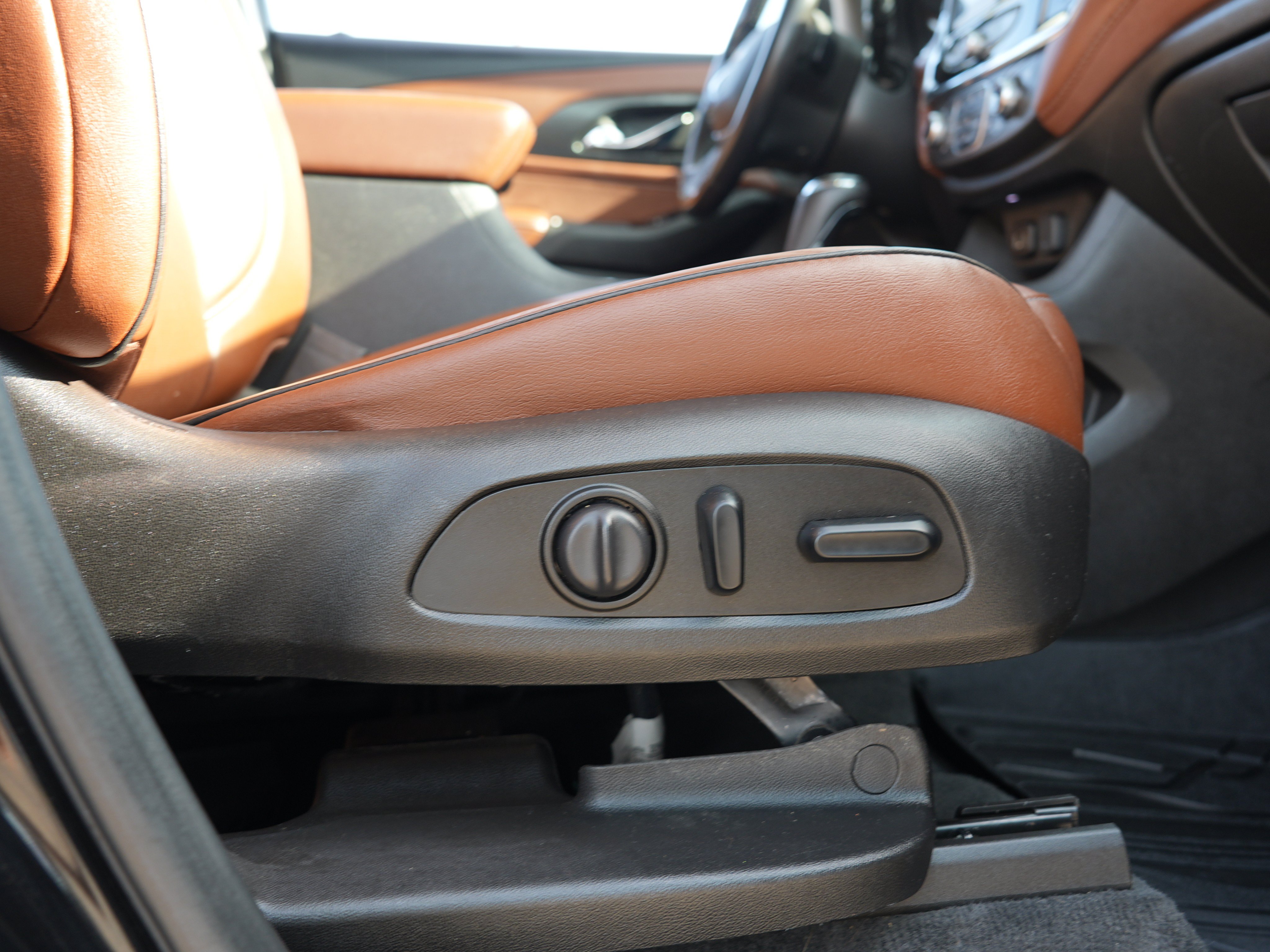 Used 2019 Chevrolet Traverse High Country AWD/4WD image 32