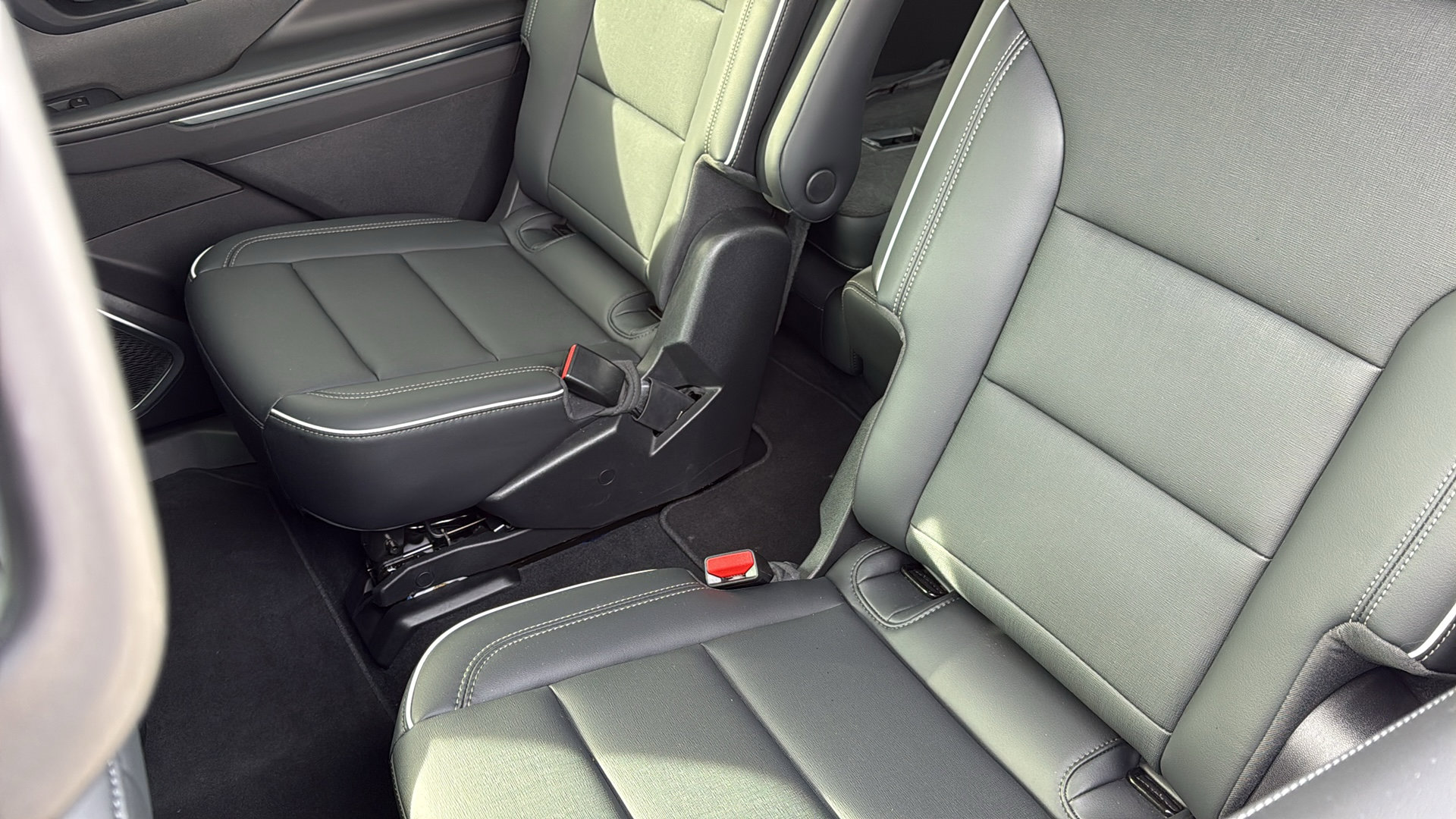 Used 2025 Buick Enclave Preferred image 29