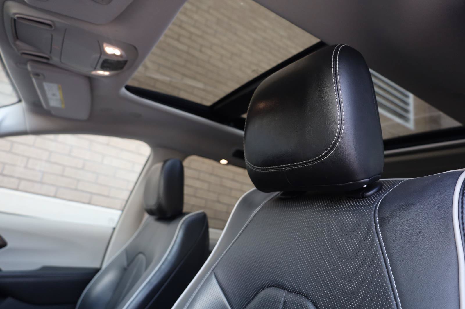Used 2022 Chrysler Pacifica Limited FWD image 17
