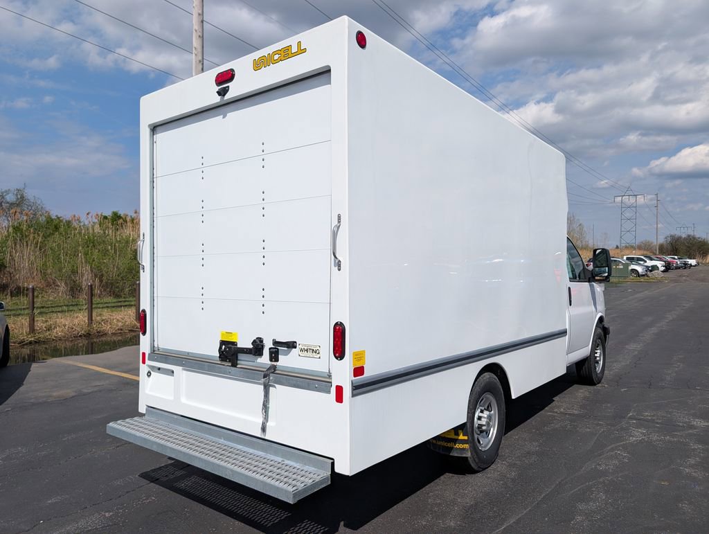 Used 2024 Chevrolet Express 3500 w/ Power Convenience Package RWD image 9