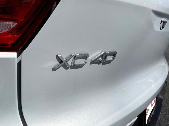 Used 2020 Volvo XC40 T5 R-Design w/ Protection Package Premier AWD/4WD image 25