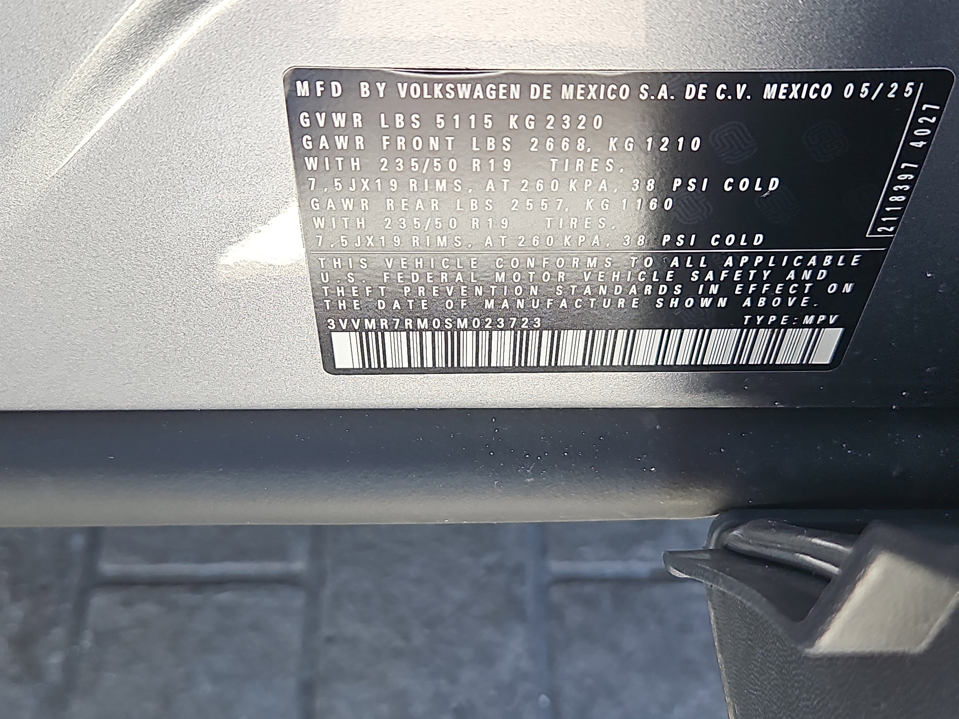 Used 2025 Volkswagen Tiguan SE AWD/4WD image 7