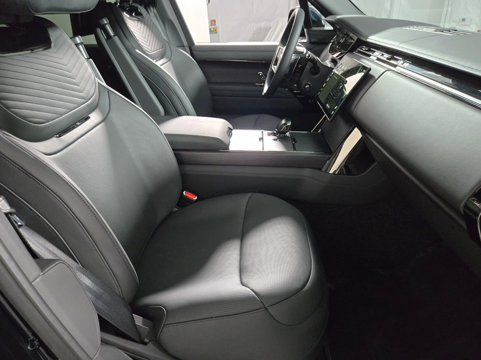 New 2026 Land Rover Range Rover Long Wheel Base SV AWD/4WD image 3