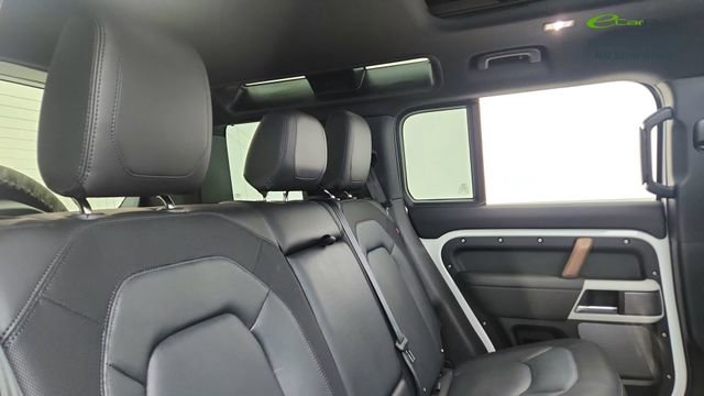 Used 2024 Land Rover Defender 110 X-Dynamic SE AWD/4WD image 24