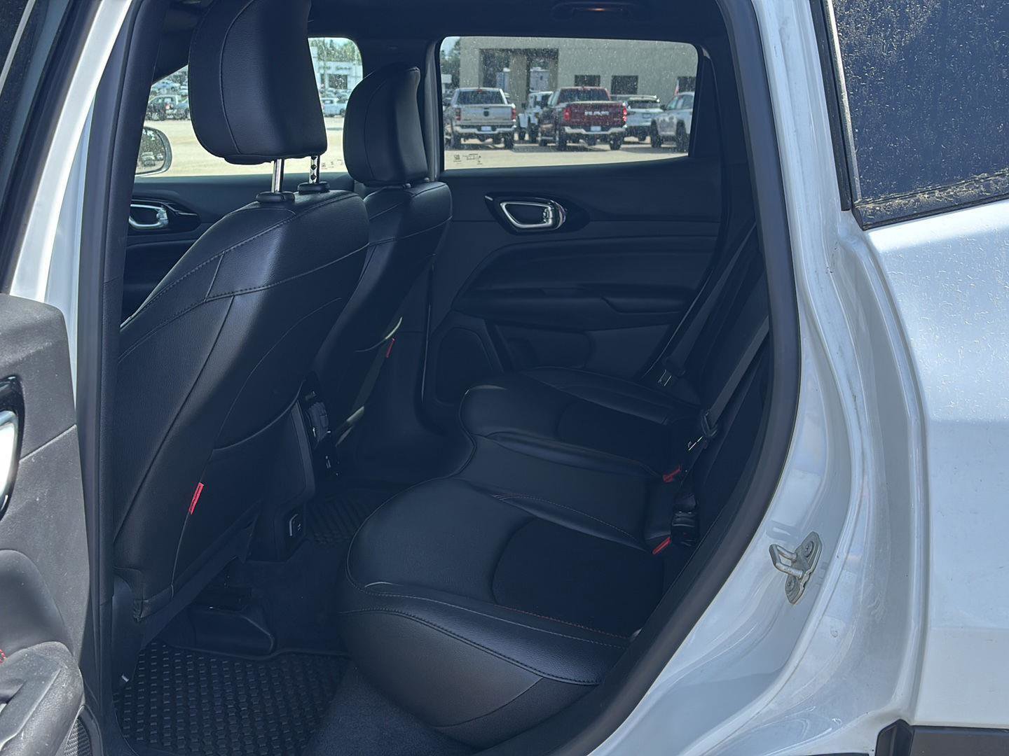 Used 2023 Jeep Compass Trailhawk w/ Trailhawk Convenience Group image 8