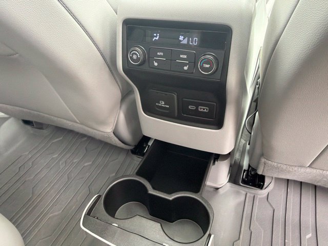 Used 2023 GMC Acadia SLT w/ Preferred Package FWD image 23