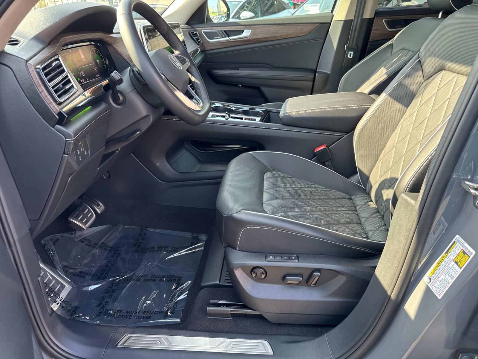 Certified 2025 Volkswagen Atlas SEL Premium R-Line image 17