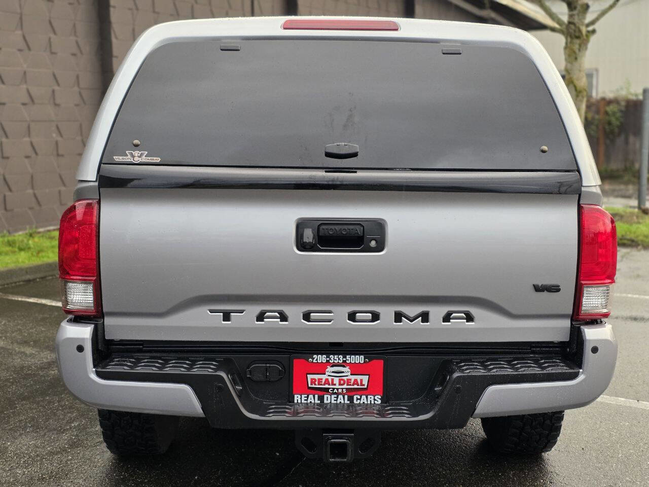 Used 2017 Toyota Tacoma TRD Off-Road image 5