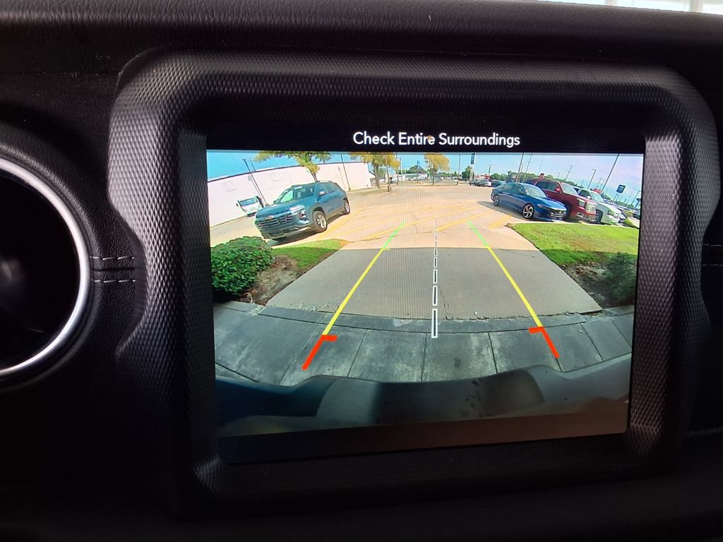 Used 2019 Jeep Wrangler Unlimited Sahara AWD/4WD image 28