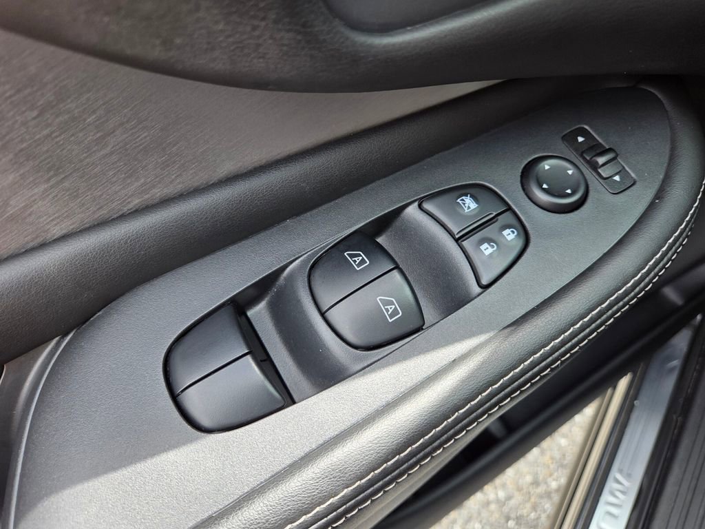 Used 2020 Nissan Murano SV image 32