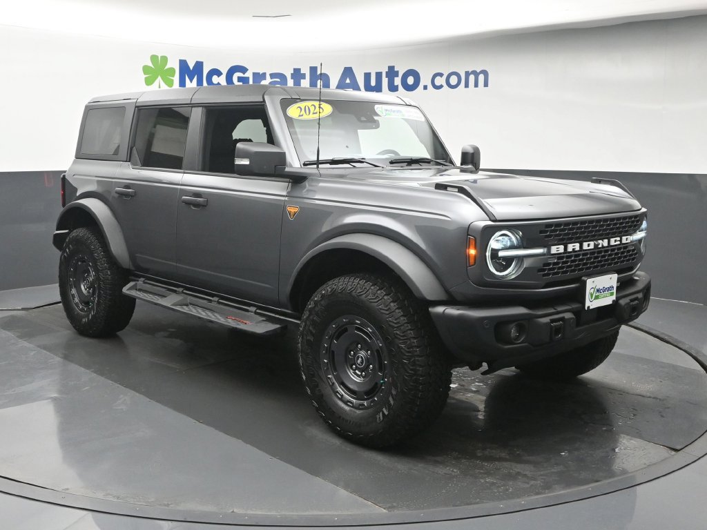 Used 2025 Ford Bronco Badlands AWD/4WD image 2