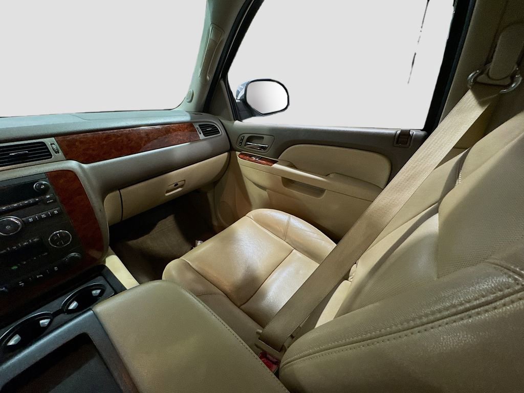 Used 2013 Chevrolet Silverado 1500 LTZ w/ LTZ White Diamond Edition image 18