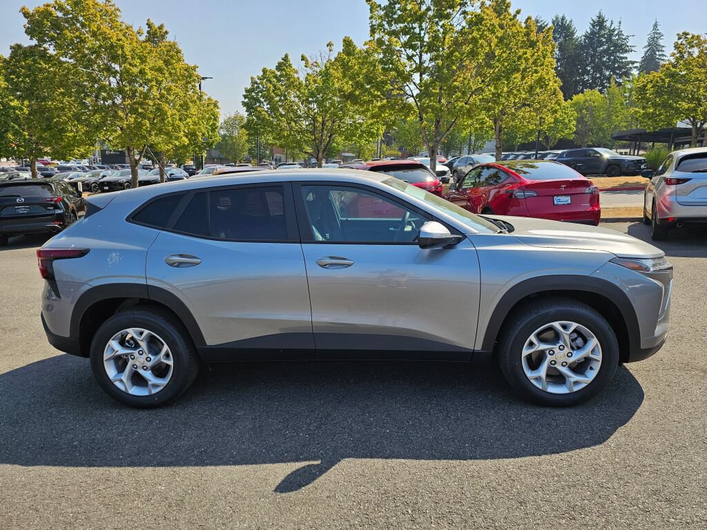 New 2026 Chevrolet Trax LS w/ LS Convenience Package FWD image 4