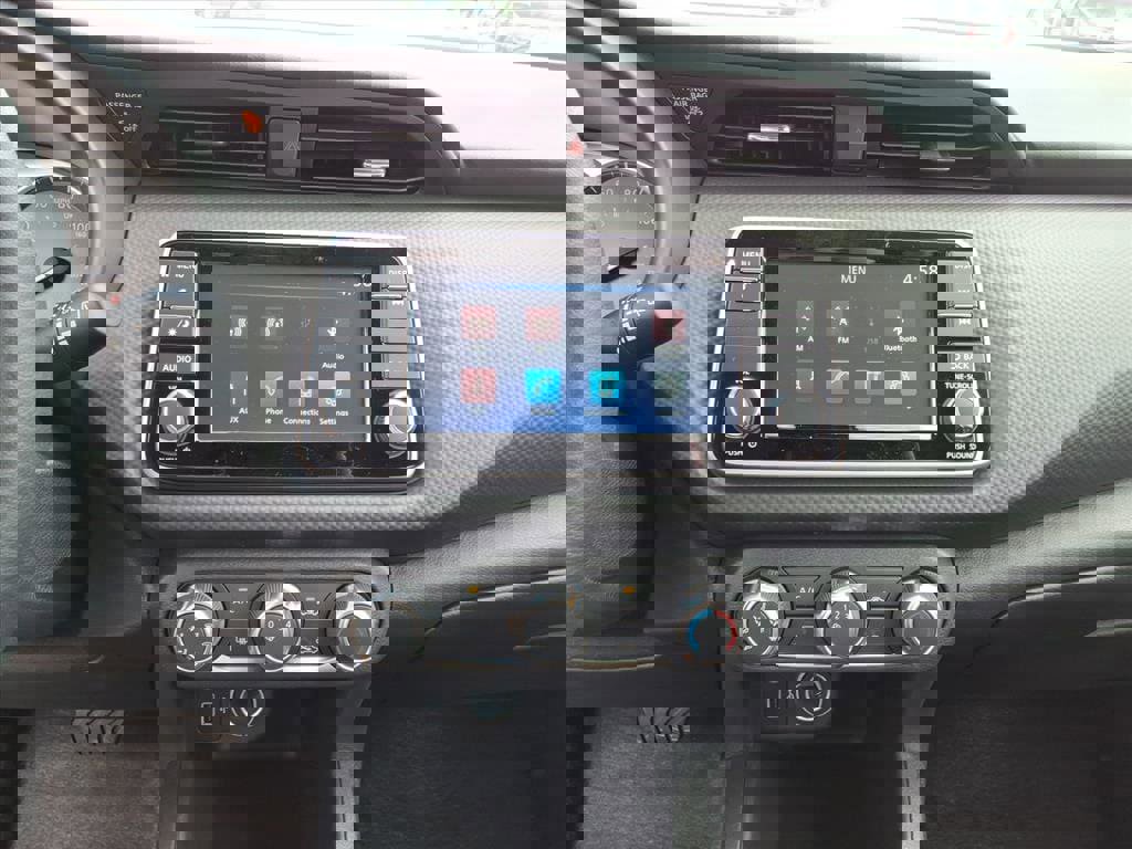 New 2025 Nissan Kicks Play S image 9