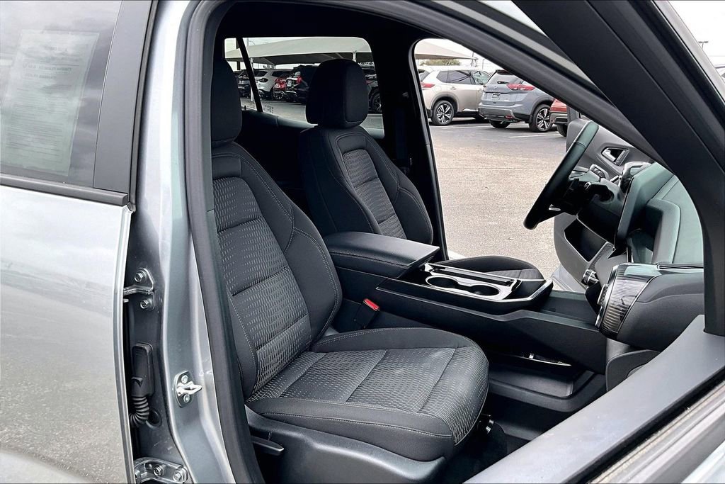 Used 2025 Chevrolet Equinox LT image 10