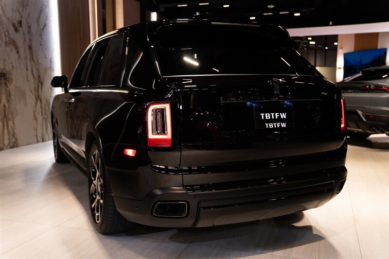 Used 2023 Rolls-Royce Cullinan Black Badge w/ Dark Exterior Package AWD/4WD image 27