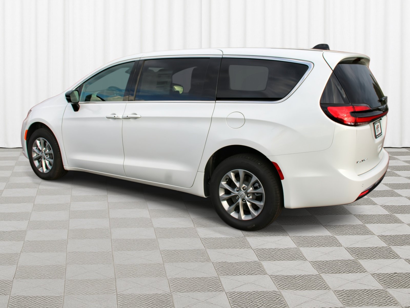 New 2026 Chrysler Pacifica Select AWD/4WD image 36