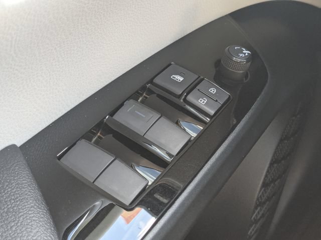 Used 2022 Toyota Prius Limited FWD image 22