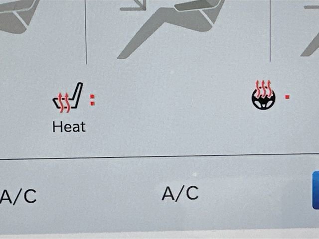 Used 2024 Chrysler Pacifica Touring-L image 17