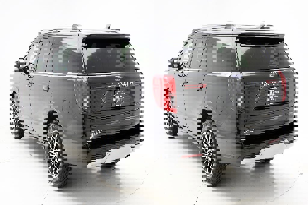 Used 2025 Ford Expedition Platinum image 6