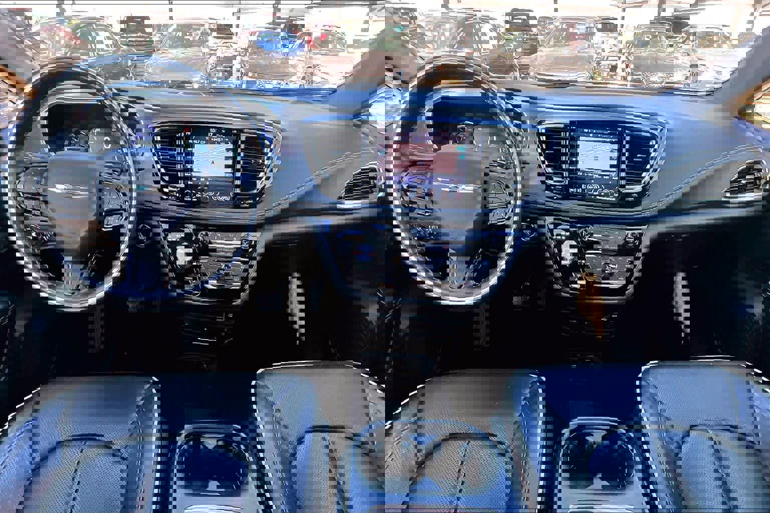 Used 2020 Chrysler Pacifica Limited w/ Advanced Safetytec Group image 13