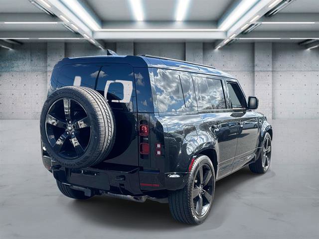 Used 2024 Land Rover Defender 110 X-Dynamic SE AWD/4WD image 4