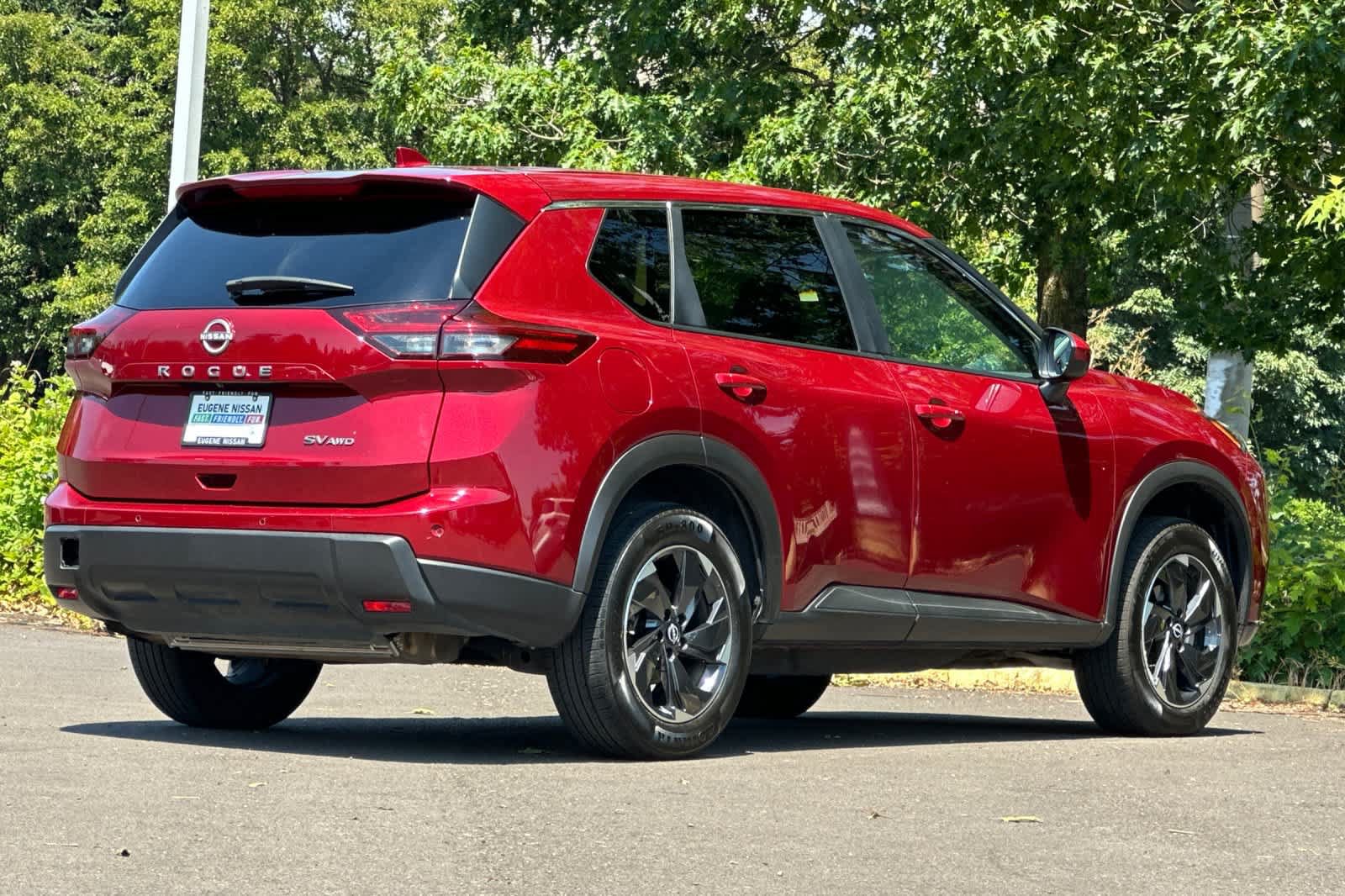Used 2024 Nissan Rogue SV AWD/4WD image 2